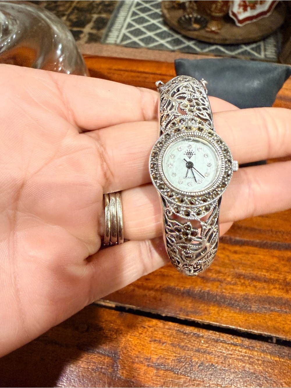 Vintage-Style Silver Filigree Women's Bracelet Watch -